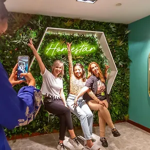 Homestar Deluxe Jbr Meditation & Wellness Хостел